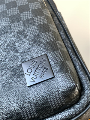 L.V Avenue Slingbag Avenue Slingbag Damier Graphite Canvas N45302