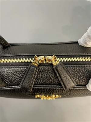 Pra*a medium grained leather top-handle bag black 1bb126