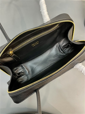 Pra*a medium grained leather top-handle bag black 1bb126