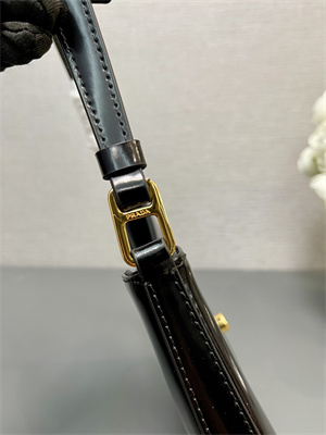 Pra*a cleo shoulder bag shinny leather black 1bc169