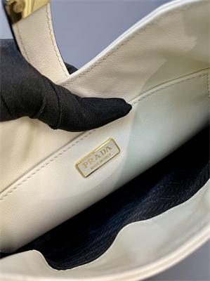 Pra*a cleo shoulder bag shinny leather ivory 1bc169