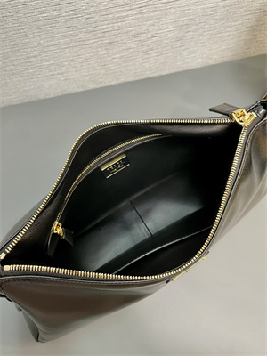 Pra*a aimée large naplak patent leather shoulder bag black color 1bc228