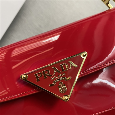 Pra*a patent leather shoulder bag red 1bd345