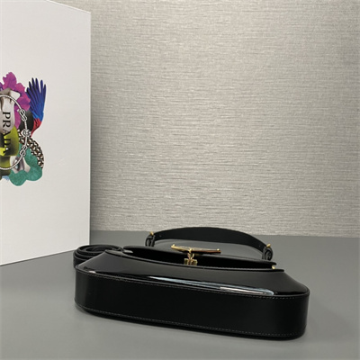 Pra*a patent leather shoulder bag black 1bd345