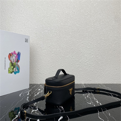 Pra*a vanity case grained leather black 1bh202