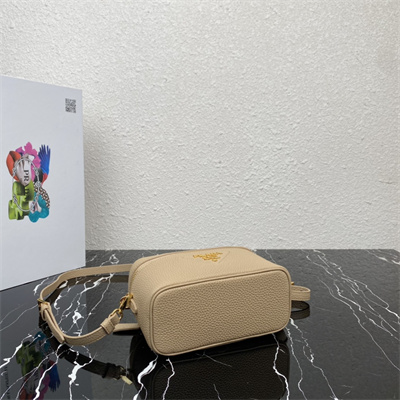 Pra*a vanity case grained leather beige 1bh202