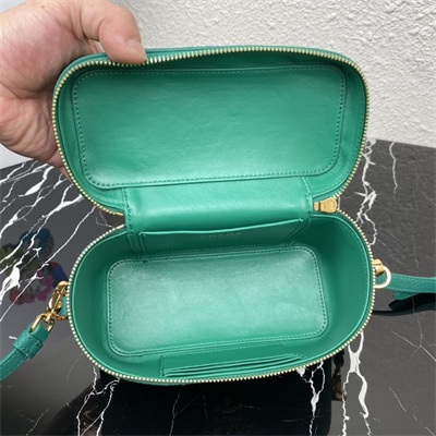 Pra*a vanity case grained leather green 1bh202