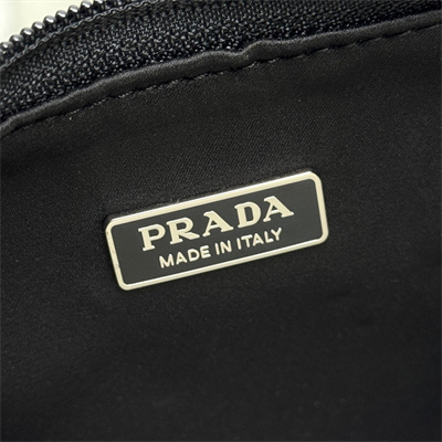 pra*a re-edition 2000 mini-bag with Di*m*nd black 1ne515