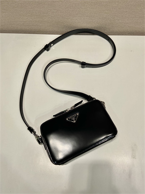 Pra*a brique shinny leather shoulder bag black 2vh173