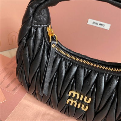 M*um*u wander matelassé nappa leather small hobo bag black color
