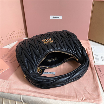 M*um*u wander matelassé nappa leather small hobo bag black color