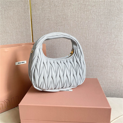 M*um*u wander matelassé nappa leather small hobo bag pearl gray color
