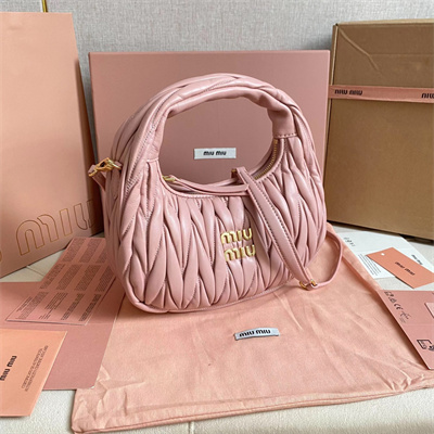 M*um*u wander matelassé nappa leather small hobo bag powder pink color