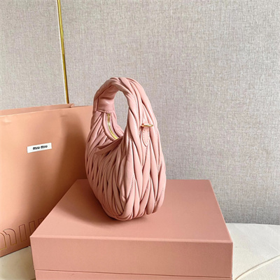 M*um*u wander matelassé nappa leather small hobo bag powder pink color