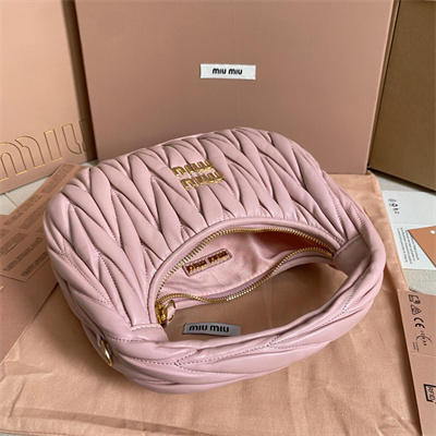 M*um*u wander matelassé nappa leather small hobo bag alabaster pink color