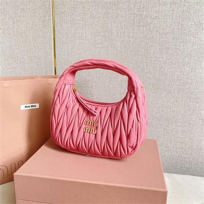 M*um*u wander matelassé nappa leather small hobo bag begonia pink color