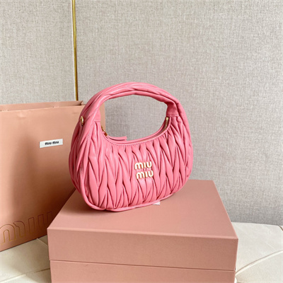 M*um*u wander matelassé nappa leather small hobo bag begonia pink color