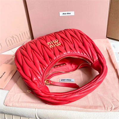 M*um*u wander matelassé nappa leather small hobo bag red color