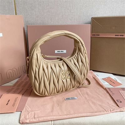 M*um*u wander matelassé nappa leather small hobo bag sand color