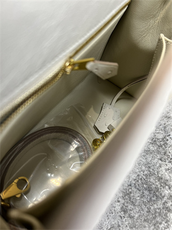 Kelly Sellier Bag Ostrich Leather 25 Gold/Silver Hardware In Craie Color HS