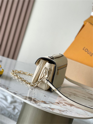 l.v pochette metis east west embossed S*pple grained cowhide leather cream m22942 top