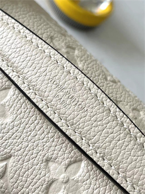 l.v pochette metis east west embossed S*pple grained cowhide leather cream m22942 top