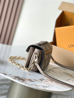 L.V Pochette Metis East West Monogram Empreinte embossed cowhide leather Tourterelle Gray / Cream Beige M23081 TOP
