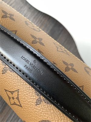 L.V Pochette Metis Reverse Monogram Coated Canvas M44876 TOP