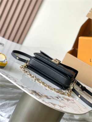 l.v pochette metis east west embossed S*pple grained cowhide leather black m46595 top