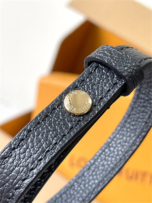 l.v pochette metis east west embossed S*pple grained cowhide leather black m46595 top