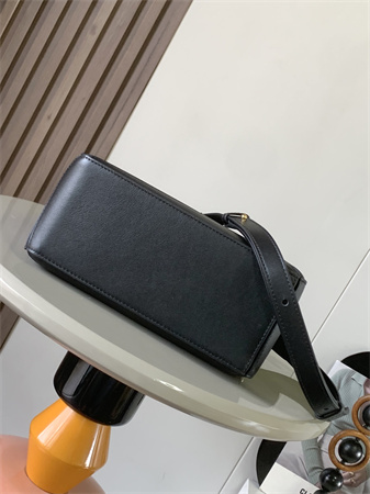 L0ew* small puzzle bag in classic calfskin black