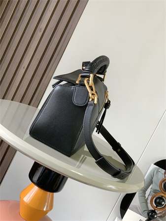 L0ew* small puzzle bag in classic calfskin black