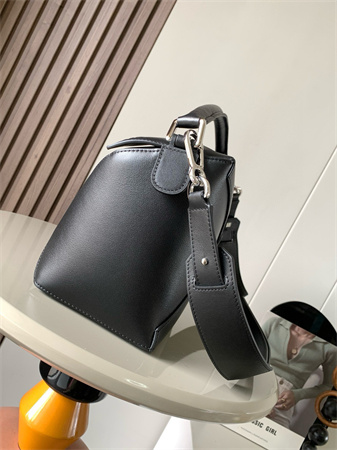 L0ew* puzzle bag in classic calfskin
