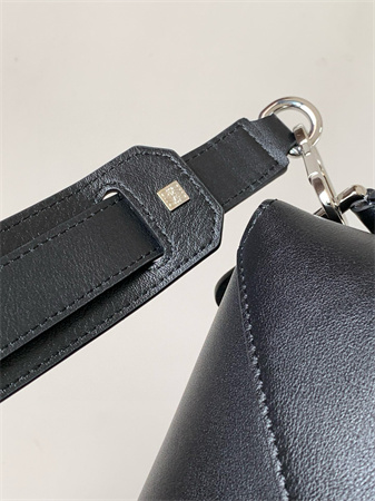 L0ew* puzzle bag in classic calfskin