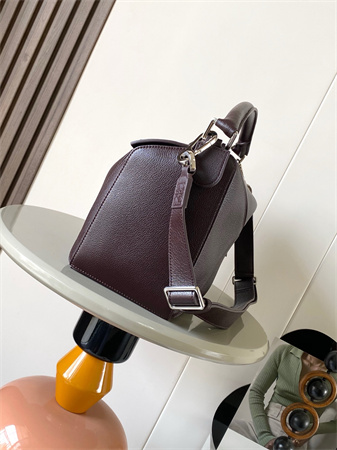 L0ew* large puzzle bag in shinny grained calfskin