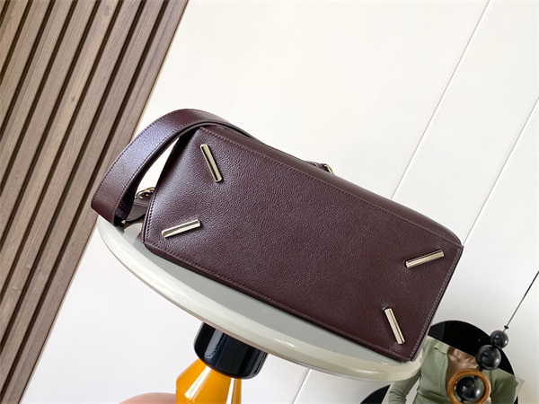 L0ew* large puzzle bag in shinny grained calfskin