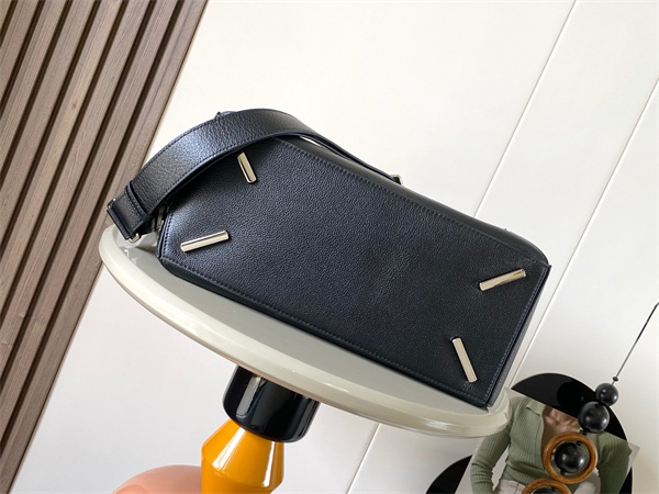 L0ew* large puzzle bag in shinny grained calfskin