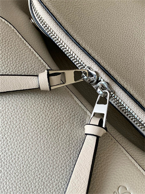 L0ew* goya backpack in soft grained calfskin cream