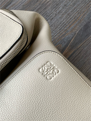 L0ew* goya backpack in soft grained calfskin cream