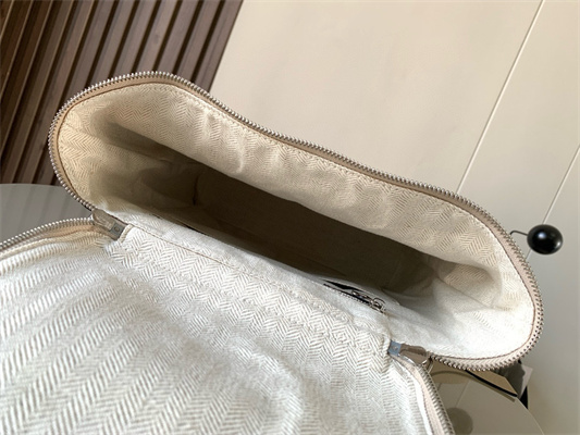 L0ew* goya backpack in soft grained calfskin cream