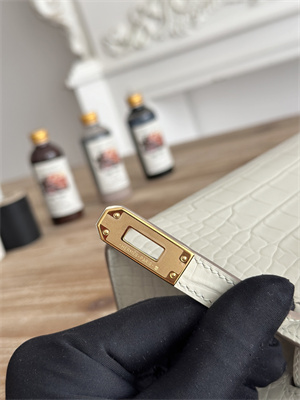 Kelly Pochette Bag Embossed Crocodile Gold Tone Hardware Craie HS