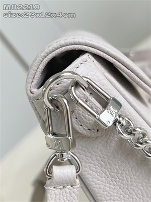 L.V Wallet On Chain IVY Monogram Emprenite Brume M82210