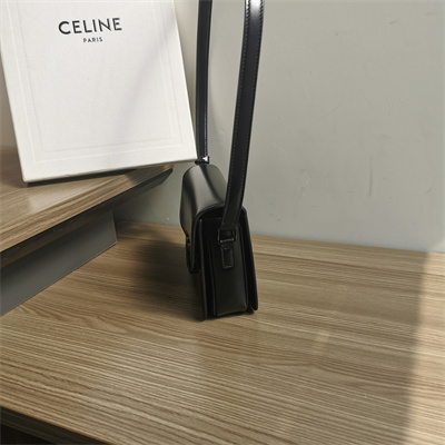 Ce**e teen triomphe bag in shiny calfskin all black color