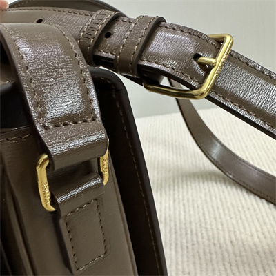 Ce**e teen triomphe bag in shiny calfskin dk brown color