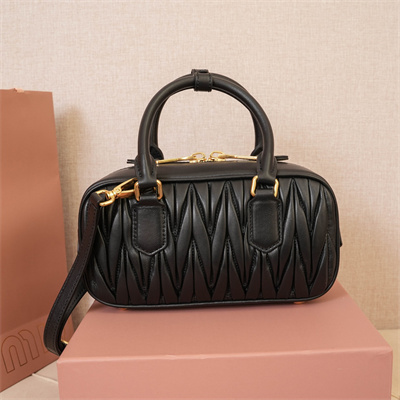 M*um*u arcadie matelassé nappa leather top handle bag black color