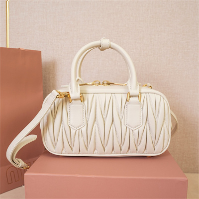 M*um*u arcadie matelassé nappa leather top handle bag white color