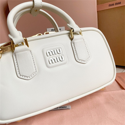 M*um*u arcadie leather top handle bag white color