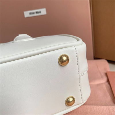 M*um*u arcadie leather top handle bag white color
