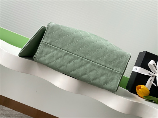 Ch*el 25 medium handbag grained calfskin gold tone metal green as5311