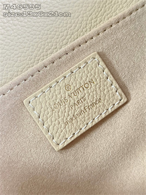 L.V Pochette Métis East West Monogram Empreinte Sand M14322